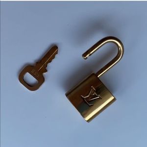 LV PADLOCK